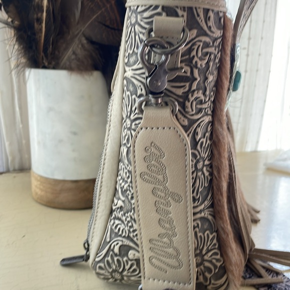 Wrangler Women’s Hair On Cowhide Crossbody Tote - Picture 8 of 8